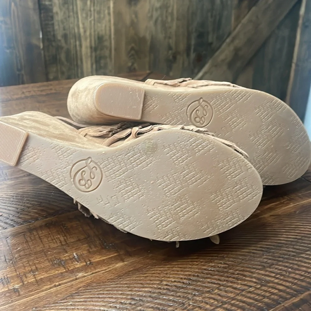 LUCKY BRAND Jeena Fringe Suede Wedges - Picture 10 of 16